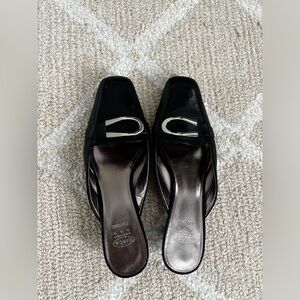 Vintage Circa Joan & David Comfort 365 Leather Sandals with Silver “C” Buckles